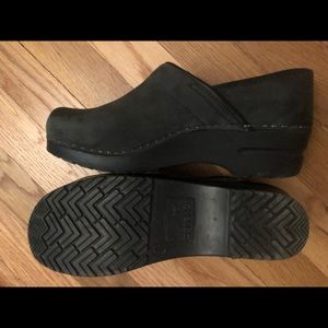 Dansko black shoes
